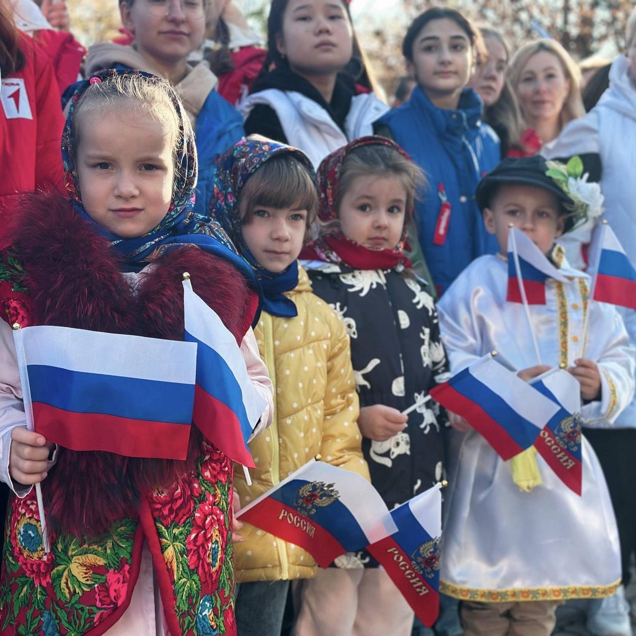 В Александровском саду у подножия Кургана славы в преддверии Дня народного единства прошёл митинг-концерт В Александровском саду у подножия Кургана славы в преддверии Дня народного единства прошёл митинг-концерт