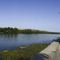 Один утонул, второго ищут: лодка с тремя рыбаками перевернулась в Белокалитвинском районе