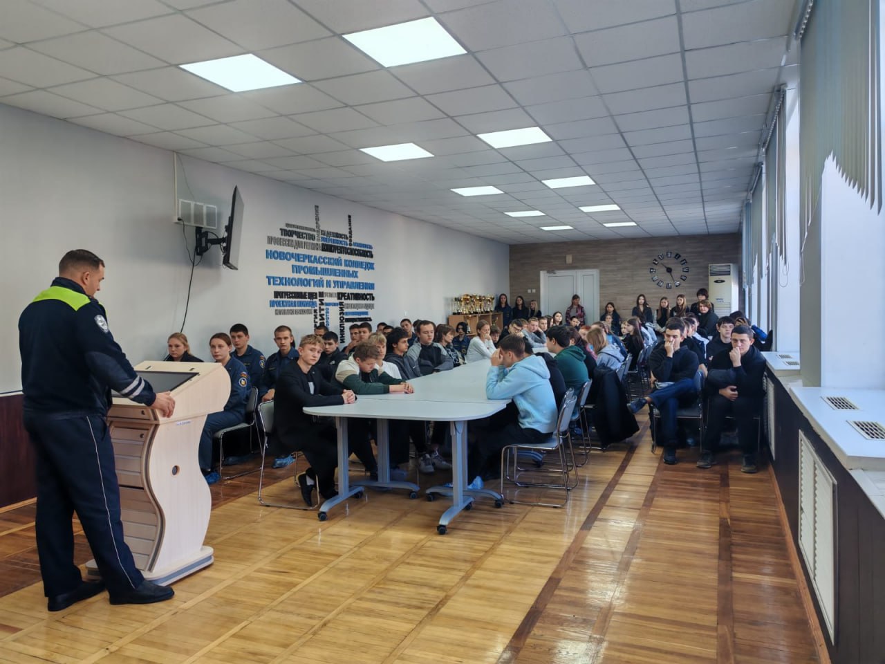 Госавтоинспекция Новочеркасска проводит профилактические мероприятия со студентами Госавтоинспекция Новочеркасска проводит профилактические мероприятия со студентами