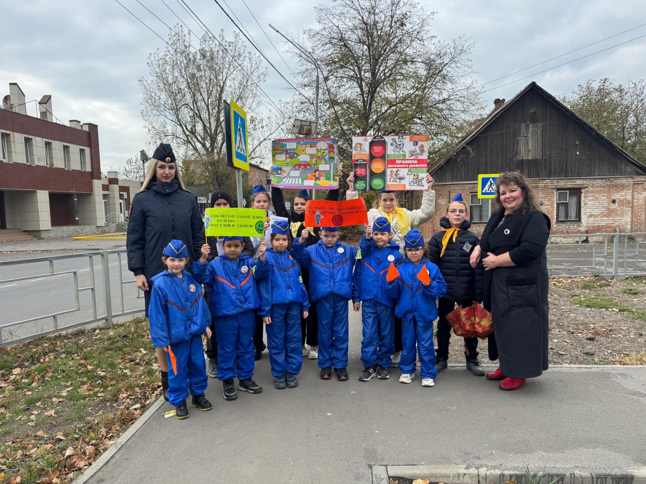 В городе Шахты прошла профилактическая акция «Осень прекрасна, когда безопасна»