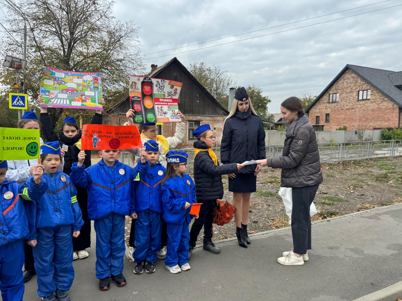 В городе Шахты прошла профилактическая акция «Осень прекрасна, когда безопасна» В городе Шахты прошла профилактическая акция «Осень прекрасна, когда безопасна»