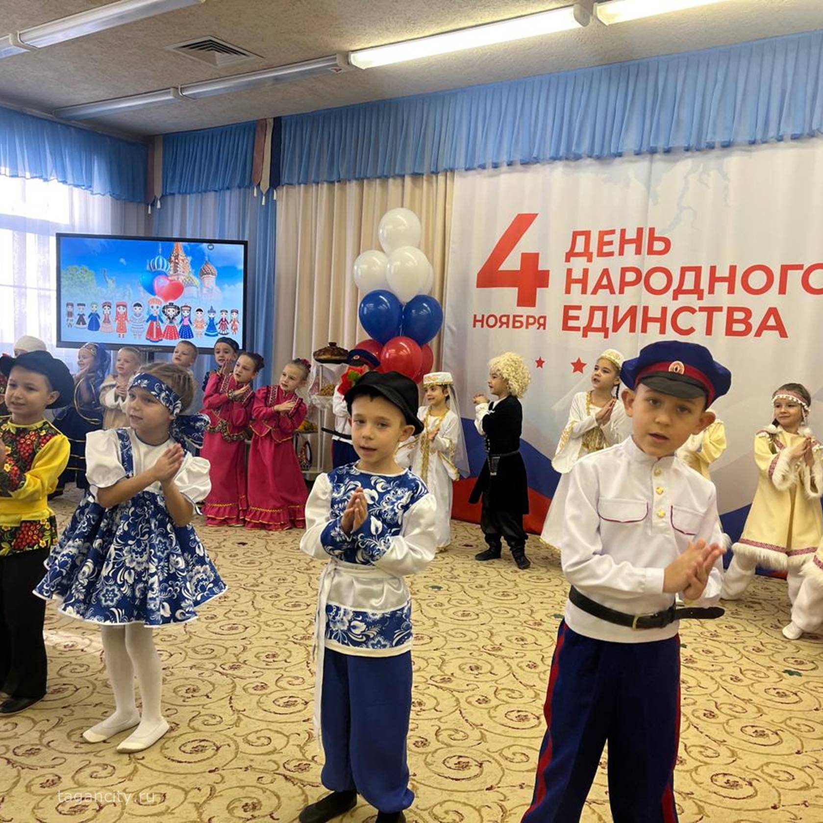 1 ноября в детском саду №1 «Капитошка» прошел яркий праздник «Народов много – Родина одна!», приуроченный ко Дню народного единства 1 ноября в детском саду №1 «Капитошка» прошел яркий праздник «Народов много – Родина одна!», приуроченный ко Дню народного единства