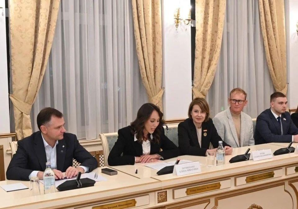 Глава региона Юрий Слюсарь встретился с победителями и призерами регионального этапа премии #МЫВМЕСТЕ