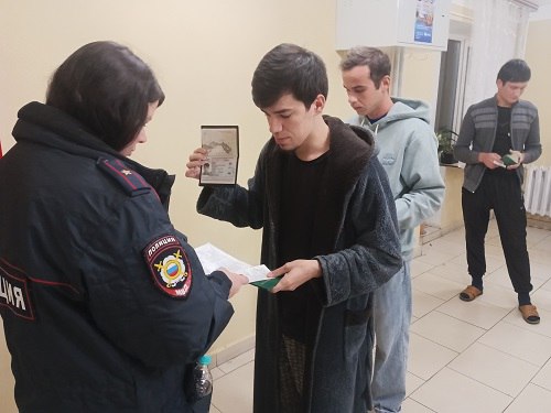 Нелегал – 2025: Новочеркасские полицейские провели проверочные мероприятия на территории города Нелегал – 2025: Новочеркасские полицейские провели проверочные мероприятия на территории города