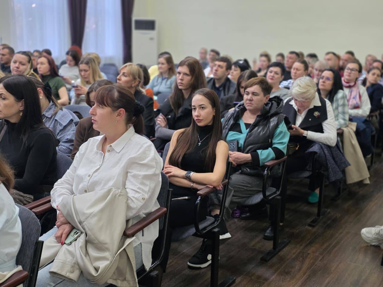 Сотрудники региональной Госавтоинспекции приняли участие в педагогическом всеобуче в образовательной системе Железнодорожного района города Ростова-на-Дону Сотрудники региональной Госавтоинспекции приняли участие в педагогическом всеобуче в образовательной системе Железнодорожного района города Ростова-на-Дону