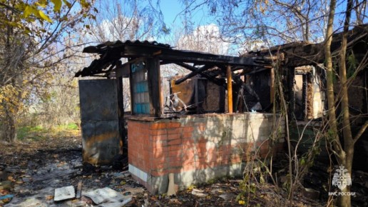 В Азовском районе на пожаре пострадал пенсионер