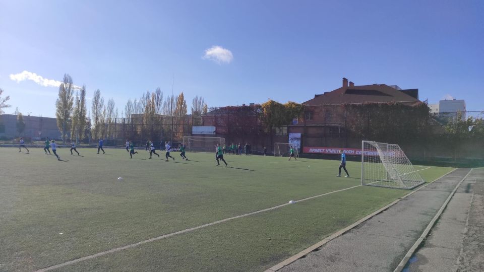 На футбольном поле с искусственным покрытием Спортивной школы №5 города Волгодонска прошел открытый традиционный турнир по футболу, посвященный памяти футболистов и тренеров – Юрия Шилова и Сергея Багирова На футбольном поле с искусственным покрытием Спортивной школы №5 города Волгодонска прошел открытый традиционный турнир по футболу, посвященный памяти футболистов и тренеров – Юрия Шилова и Сергея Багирова