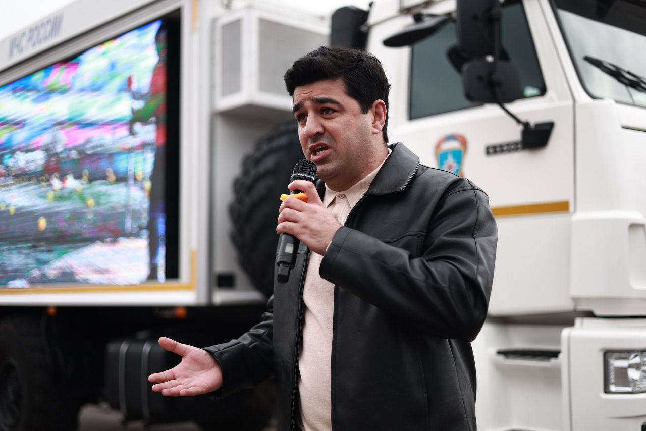 Кто-то утепляется, а они скидывают с себя всё! Кто-то утепляется, а они скидывают с себя всё!