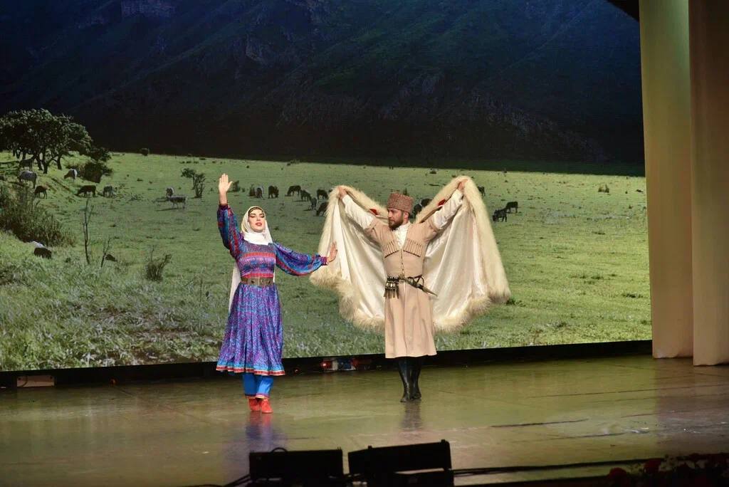 В День народного единства в Областном доме народного творчества в рамках Фестиваля народов России состоялся патриотический концерт «Россия объединяет» В День народного единства в Областном доме народного творчества в рамках Фестиваля народов России состоялся патриотический концерт «Россия объединяет»