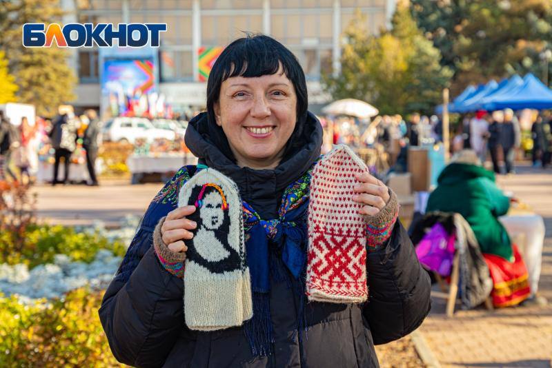 Фоторепортаж: в Ростове отметили День народного единства большим хороводом Фоторепортаж: в Ростове отметили День народного единства большим хороводом