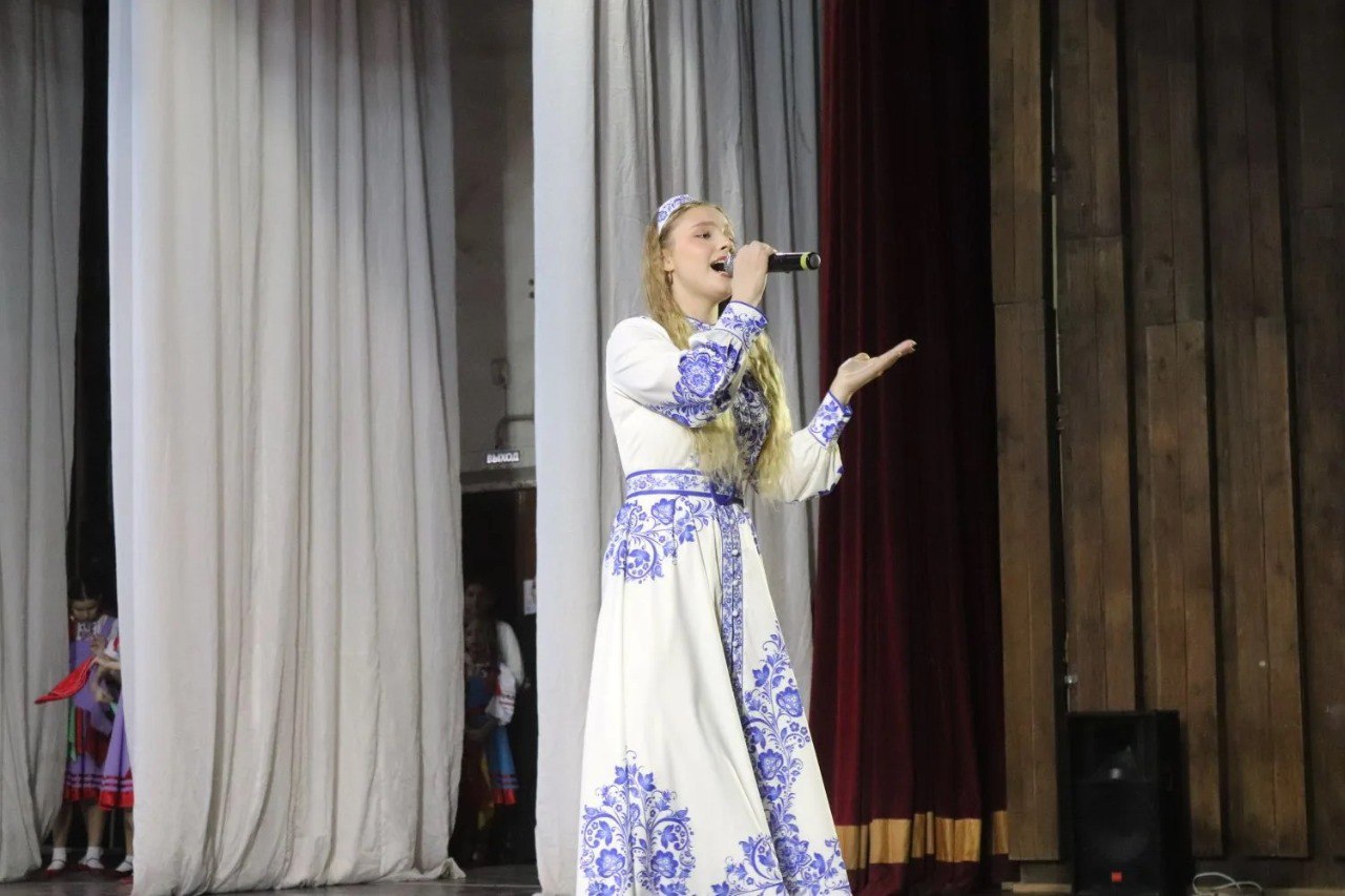 В Шахтах отметили День Народного Единства концертом и сбором гуманитарной помощи В Шахтах отметили День Народного Единства концертом и сбором гуманитарной помощи