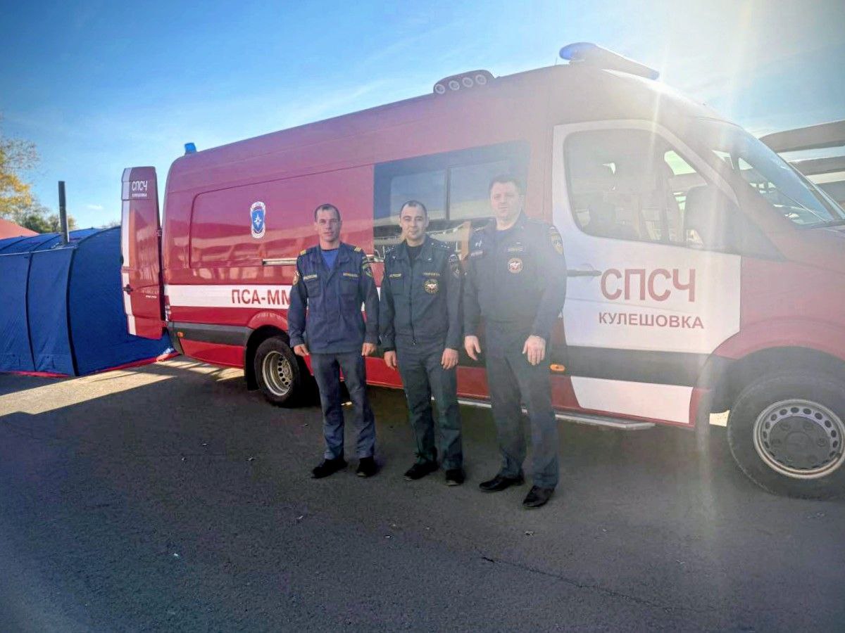 Кто-то утепляется, а они скидывают с себя всё! Кто-то утепляется, а они скидывают с себя всё!