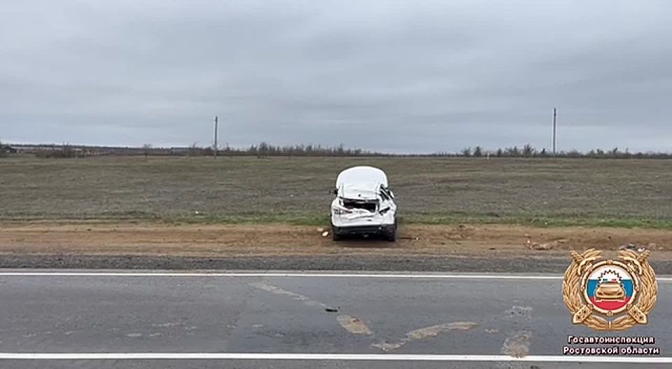 Сотрудники полиции устанавливают обстоятельства ДТП