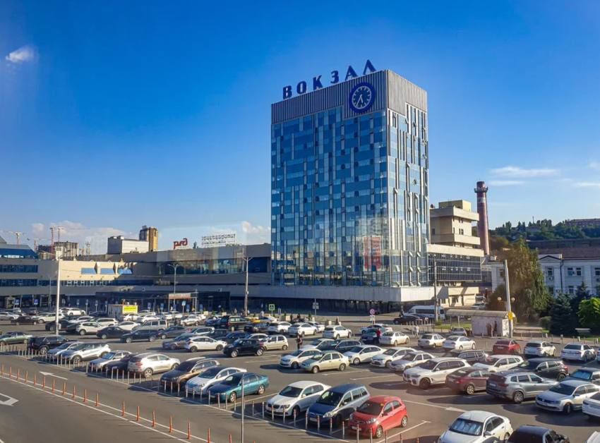 Новые правила движения и стоянки вводят на Привокзальной площади Ростова