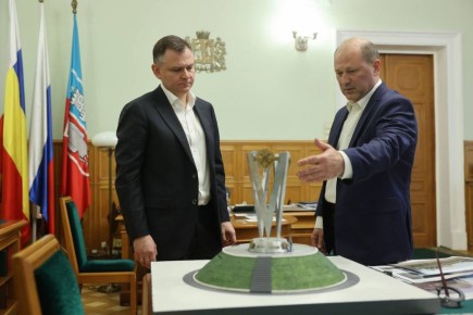 Александр Скрябин: Уважаемые ростовчане!. Год назад наш Президент Владимир Владимирович Путин своим Указом назначил исполняющим обязанности губернатора Ростовской области Юрия Борисович Слюсаря