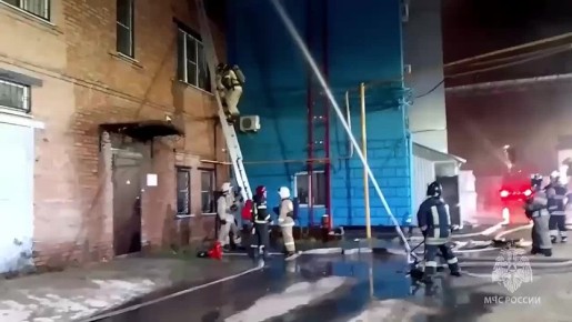 Площадь пожара увеличилась до 1 600 квадратов;