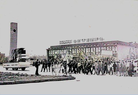 5 ноября 1967 года, в канун 50-летия Великой Октябрьской социалистической революции, был открыт Дворец культуры, который впоследствии получил имя «Октябрь» 5 ноября 1967 года, в канун 50-летия Великой Октябрьской социалистической революции, был открыт Дворец культуры, который впоследствии получил имя «Октябрь»