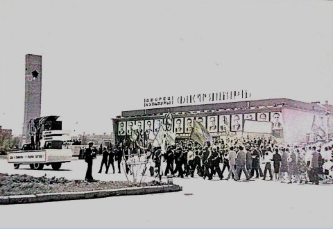 5 ноября 1967 года, в канун 50-летия Великой Октябрьской социалистической революции, был открыт Дворец культуры, который впоследствии получил имя «Октябрь» 5 ноября 1967 года, в канун 50-летия Великой Октябрьской социалистической революции, был открыт Дворец культуры, который впоследствии получил имя «Октябрь»