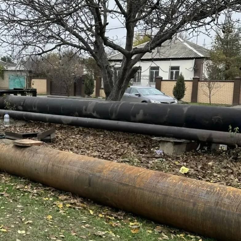 Сегодня в микрорайоне Молодёжном, на улице Береговой, произошёл прорыв магистральной трубы диаметром 500 мм, расположенной на бетонной опоре Сегодня в микрорайоне Молодёжном, на улице Береговой, произошёл прорыв магистральной трубы диаметром 500 мм, расположенной на бетонной опоре