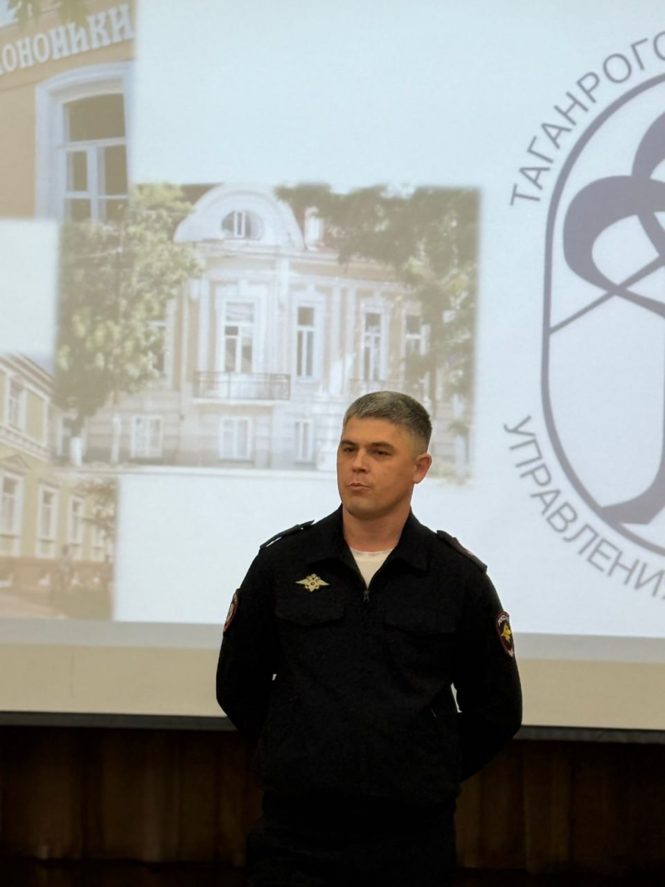 Полицейский Неклиновского отдела полиции провел встречу со студентами Полицейский Неклиновского отдела полиции провел встречу со студентами