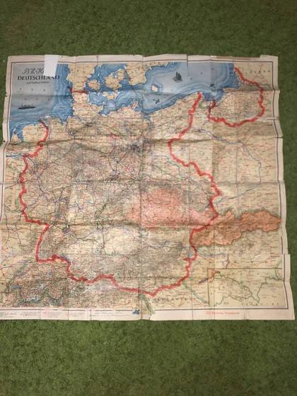 Комната 20-летнего Матвея похожа на музей, и всё благодаря дедушкиному ящику, который тот считал хламом