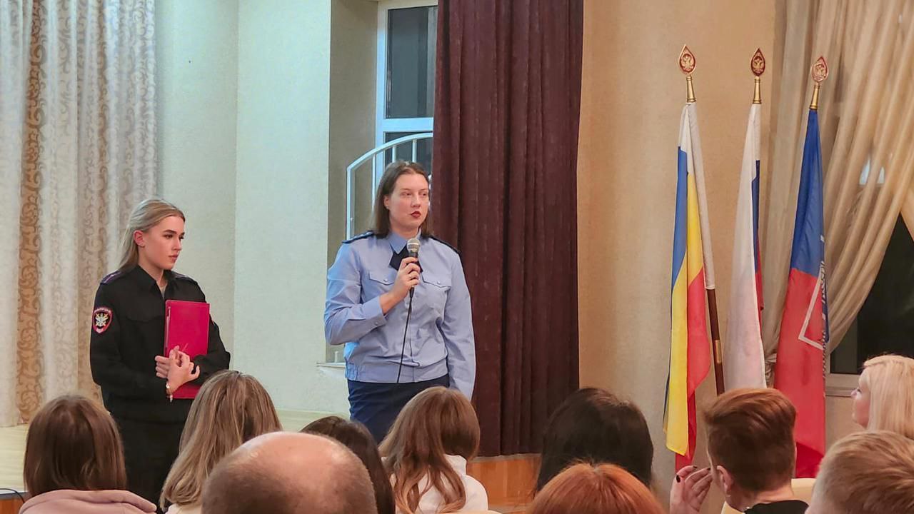 Сотрудники по делам несовершеннолетних Ростовского линейного управления МВД России на транспорте совместно с представителем прокуратуры Ленинского района и инспекторами ПДН отдела полиции № 4 УМВД России по г.... Сотрудники по делам несовершеннолетних Ростовского линейного управления МВД России на транспорте совместно с представителем прокуратуры Ленинского района и инспекторами ПДН отдела полиции № 4 УМВД России по г....