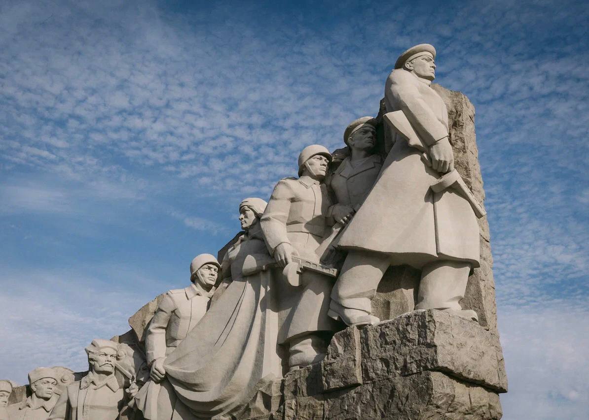 Больше, чем путешествие!. Около 300 студентов российских вузов отправятся в Донбасс и Новороссию в рамках нового проекта «Герои поколений» от программы Росмолодёжи «Больше, чем путешествие» Больше, чем путешествие!. Около 300 студентов российских вузов отправятся в Донбасс и Новороссию в рамках нового проекта «Герои поколений» от программы Росмолодёжи «Больше, чем путешествие»