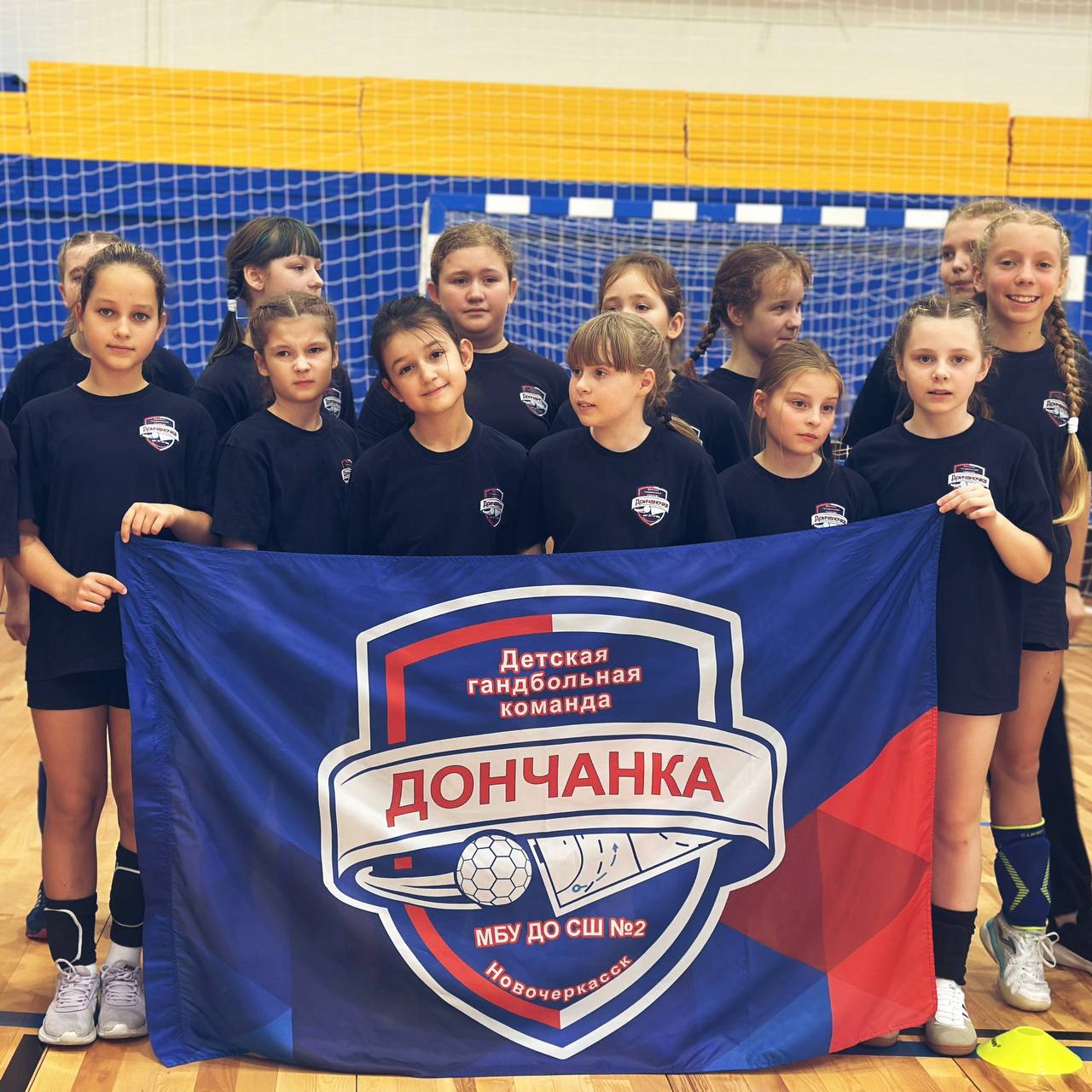 Третий год подряд гандбольный турнир памяти Владимира Николаевича Пелевина стартовал в новом физкультурно-оздоровительном комплексе стадиона «Ермак» № 2. В соревнованиях среди девочек до 12 лет приняли участие более 180 юных... Третий год подряд гандбольный турнир памяти Владимира Николаевича Пелевина стартовал в новом физкультурно-оздоровительном комплексе стадиона «Ермак» № 2. В соревнованиях среди девочек до 12 лет приняли участие более 180 юных...