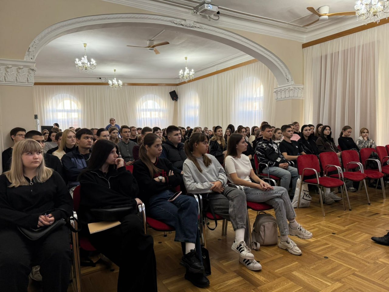 Полицейский Неклиновского отдела полиции провел встречу со студентами Полицейский Неклиновского отдела полиции провел встречу со студентами