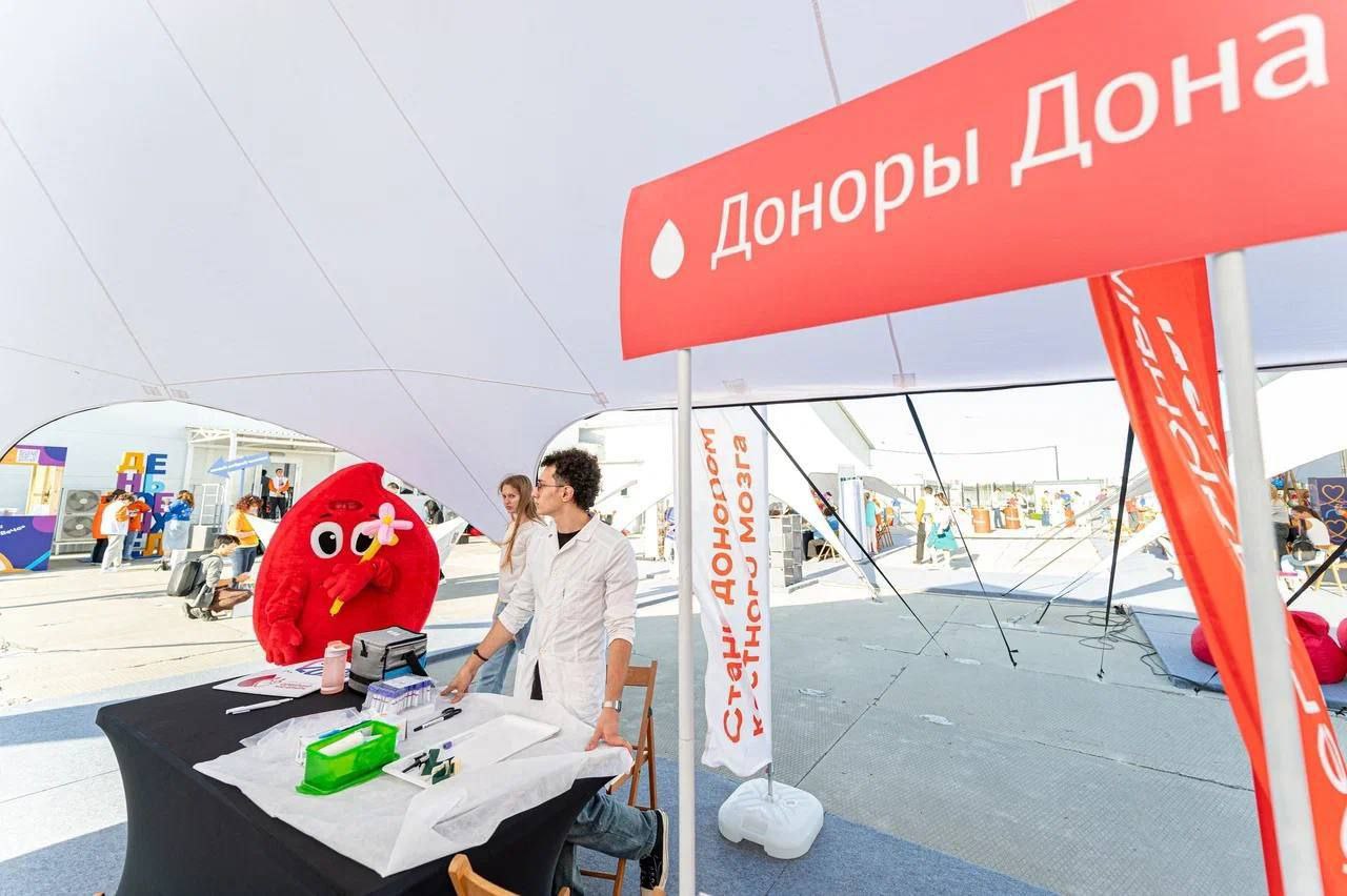 Юрий Слюсарь: Подписал распоряжение о присвоении звания «Почетный донор Ростовской области» 128 жителям нашей области Юрий Слюсарь: Подписал распоряжение о присвоении звания «Почетный донор Ростовской области» 128 жителям нашей области