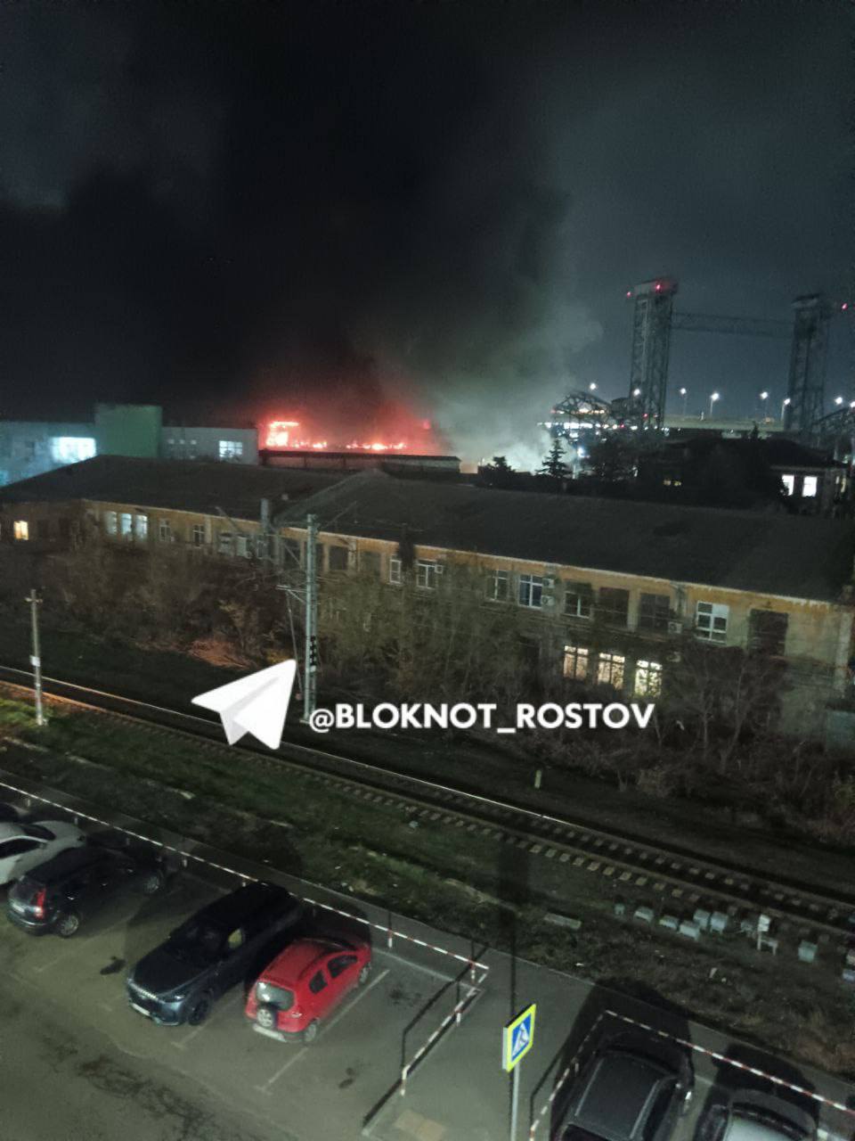 Пожар на Привокзальной площади потушили спустя шесть часов Пожар на Привокзальной площади потушили спустя шесть часов