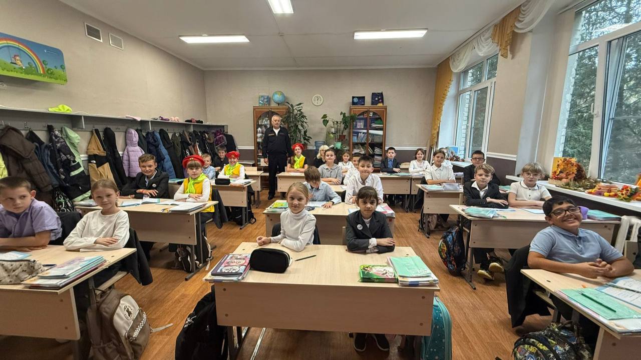 Акция «Пешеход, на переход!» в рамках программы «Осень. Дети. Безопасность» Акция «Пешеход, на переход!» в рамках программы «Осень. Дети. Безопасность»