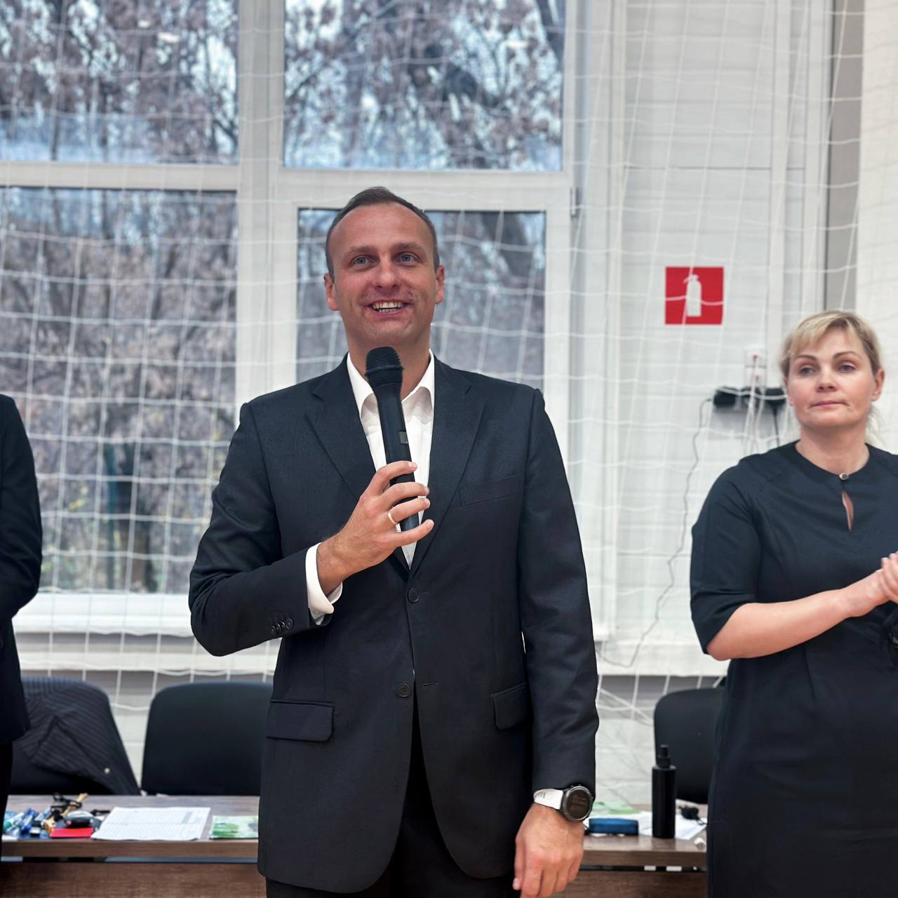 Третий год подряд гандбольный турнир памяти Владимира Николаевича Пелевина стартовал в новом физкультурно-оздоровительном комплексе стадиона «Ермак» № 2. В соревнованиях среди девочек до 12 лет приняли участие более 180 юных... Третий год подряд гандбольный турнир памяти Владимира Николаевича Пелевина стартовал в новом физкультурно-оздоровительном комплексе стадиона «Ермак» № 2. В соревнованиях среди девочек до 12 лет приняли участие более 180 юных...