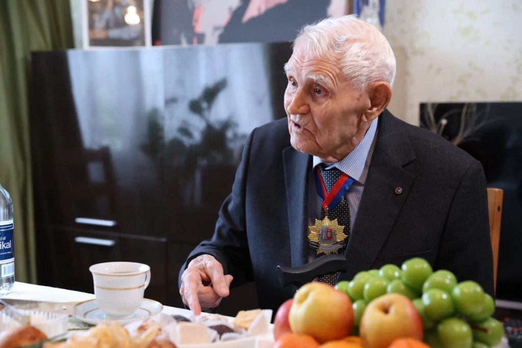 100-летний юбилей сегодня отмечает ветеран Великой Отечественной войны Дмитрий Федорович Белов