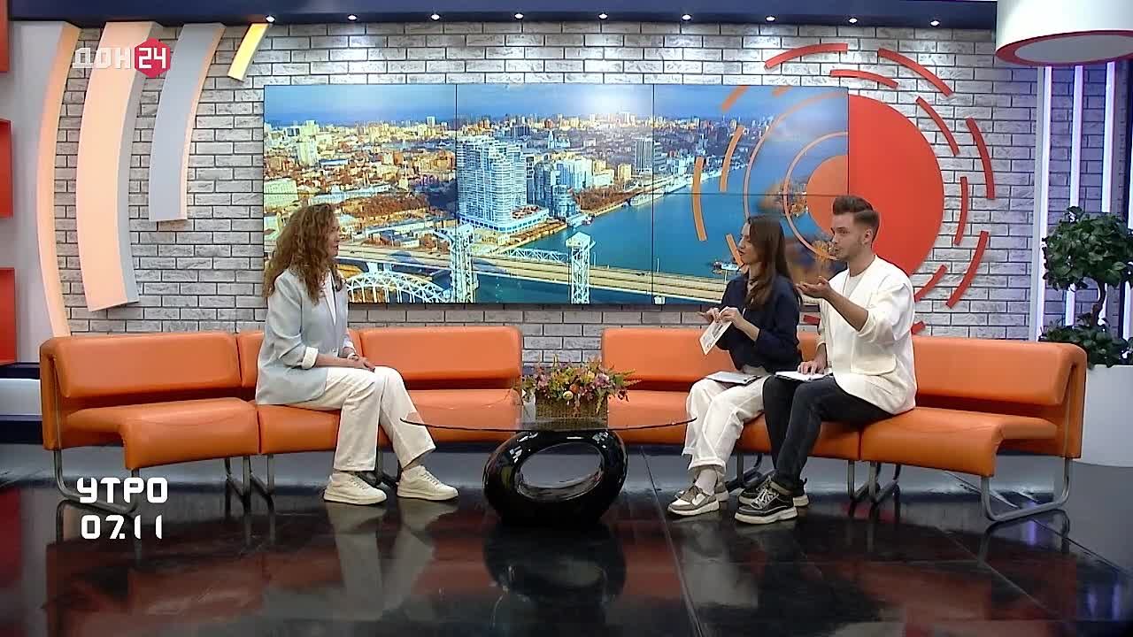 Билет на спектакль «Аленький цветочек» в Ростовский государственный театр кукол получает…