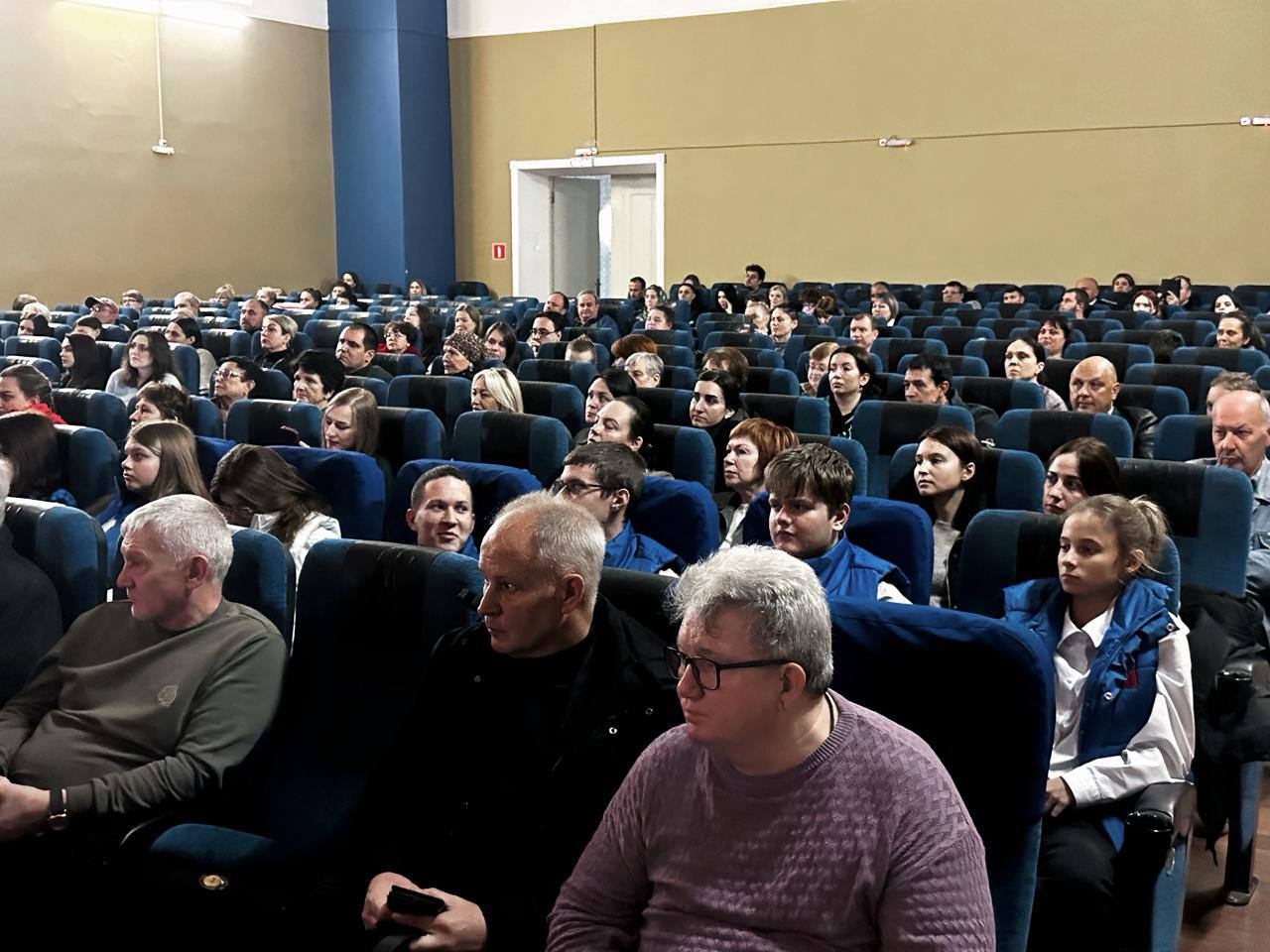 Сегодня состоялась встреча с представителями общественности, посвящённая ходу реконструкции проспекта Платовского Сегодня состоялась встреча с представителями общественности, посвящённая ходу реконструкции проспекта Платовского