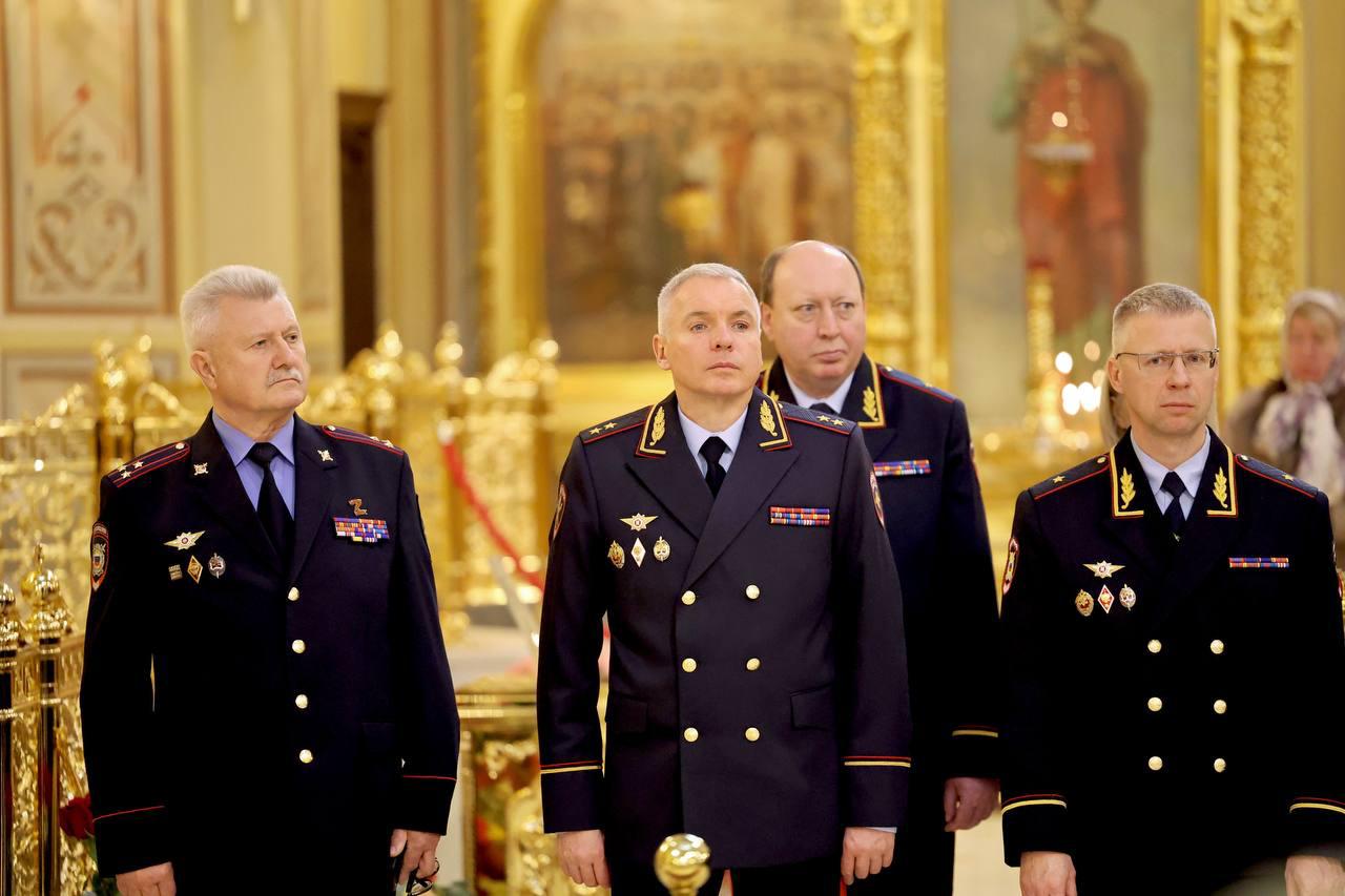 В Ростове-на-Дону состоялась панихида по сотрудникам органов внутренних дел, погибшим при выполнении служебного долга В Ростове-на-Дону состоялась панихида по сотрудникам органов внутренних дел, погибшим при выполнении служебного долга