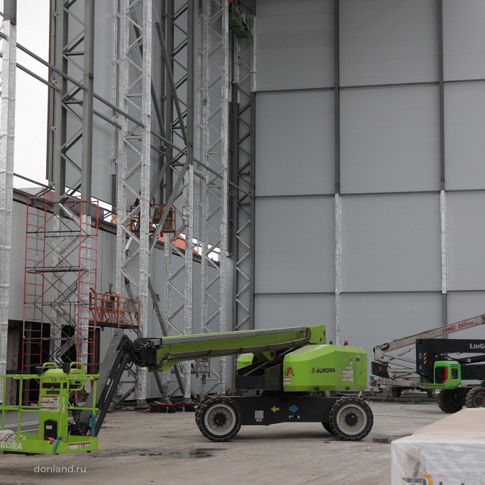 На стройплощадке крупнейшего на юге России инновационного логистического комплекса побывал губернатор Юрий Слюсарь На стройплощадке крупнейшего на юге России инновационного логистического комплекса побывал губернатор Юрий Слюсарь