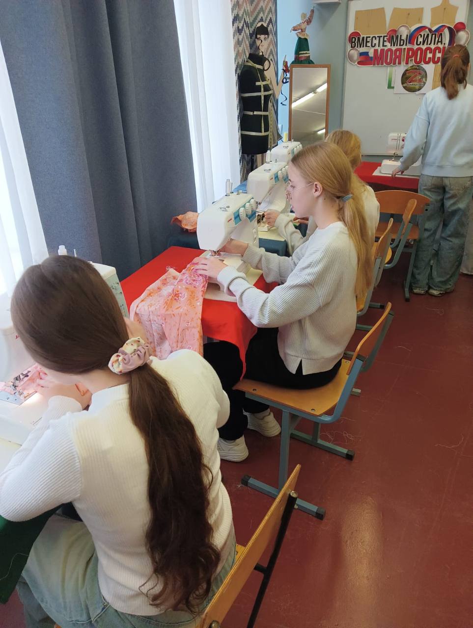 Сегодня хочу слова благодарности выразить двум коллективам: Сегодня хочу слова благодарности выразить двум коллективам: