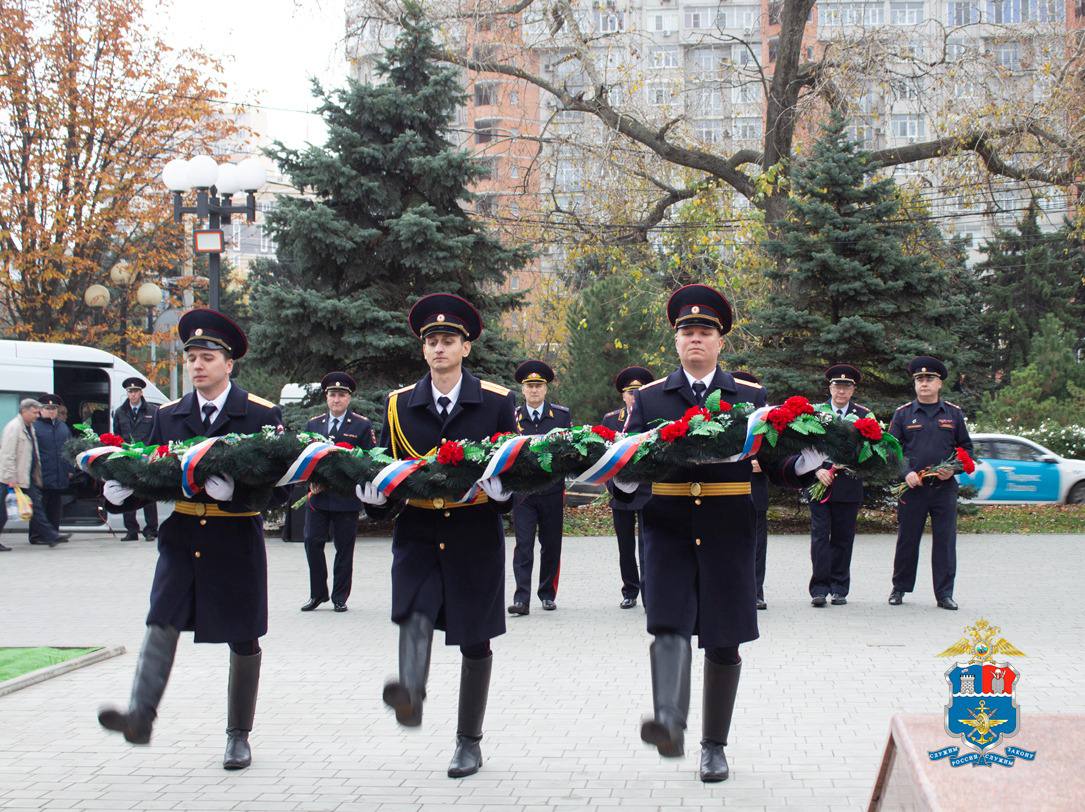 Сегодня, в День памяти сотрудников органов внутренних дел Российской Федерации, погибших при выполнении служебных обязанностей, начальник УТ МВД России по СКФО генерал-майор полиции Виктор Шметков принял участие в церемонии... Сегодня, в День памяти сотрудников органов внутренних дел Российской Федерации, погибших при выполнении служебных обязанностей, начальник УТ МВД России по СКФО генерал-майор полиции Виктор Шметков принял участие в церемонии...