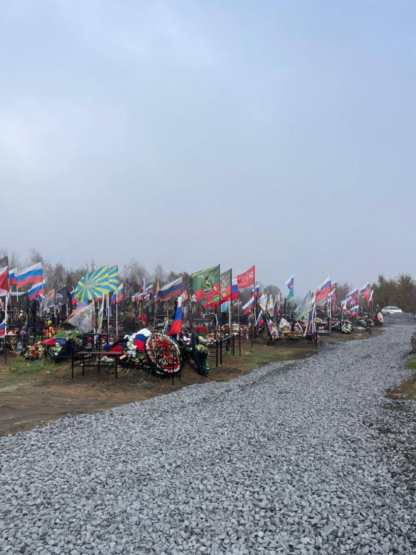 На кладбище «Красный сад» привезли 60 тонн щебня На кладбище «Красный сад» привезли 60 тонн щебня