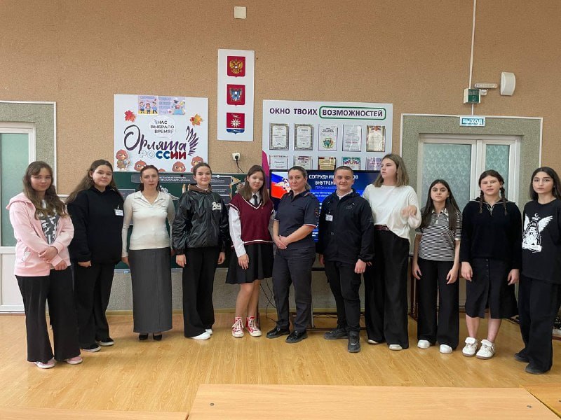 Урок мужества «Подвиг во имя жизни» провел полицейский в школе Зимовниковского района Урок мужества «Подвиг во имя жизни» провел полицейский в школе Зимовниковского района