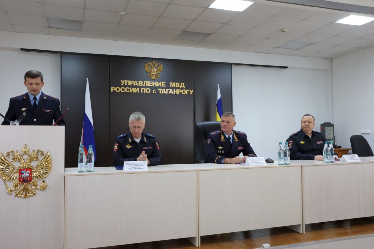 В Таганроге вдове погибшего полицейского вручили государственную награду