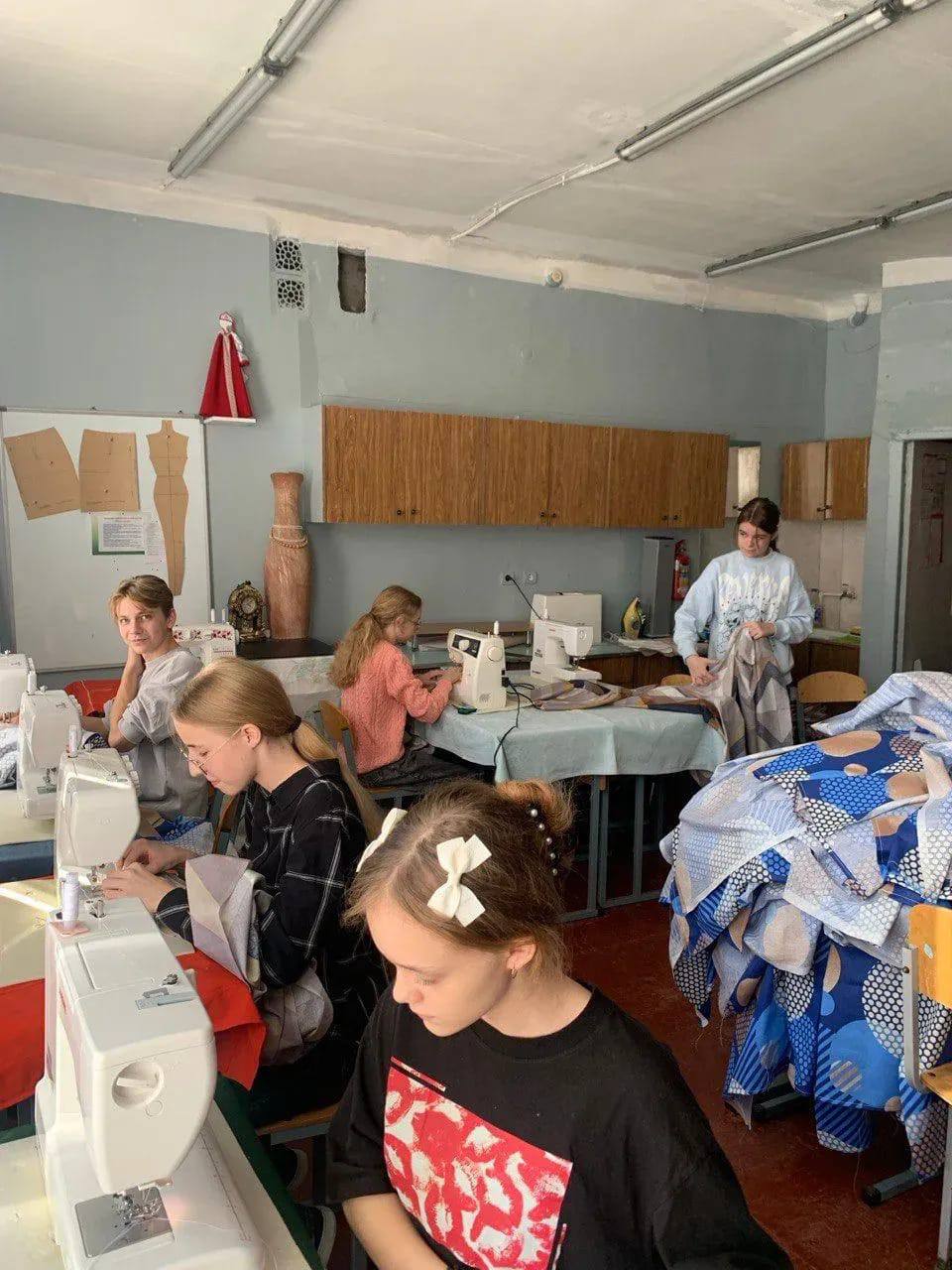 Сегодня хочу слова благодарности выразить двум коллективам: Сегодня хочу слова благодарности выразить двум коллективам: