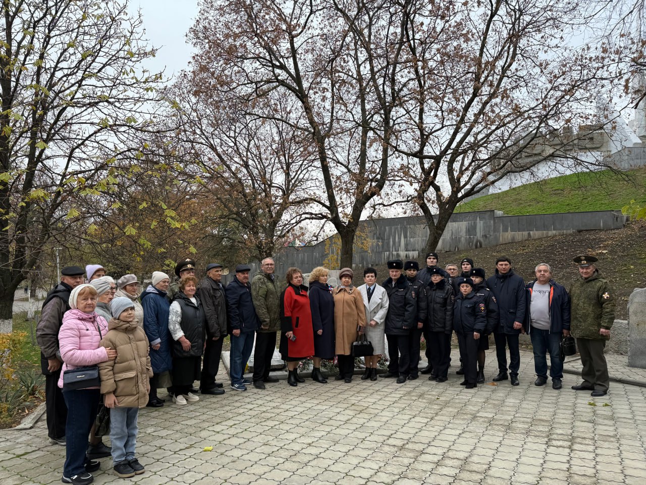 В Новочеркасске почтили память сотрудников органов внутренних дел, погибших при выполнении служебных обязанностей В Новочеркасске почтили память сотрудников органов внутренних дел, погибших при выполнении служебных обязанностей