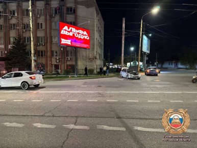 Сотрудники полиции устанавливают обстоятельства ДТП в Октябрьском районе г. Ростова-на-Дону