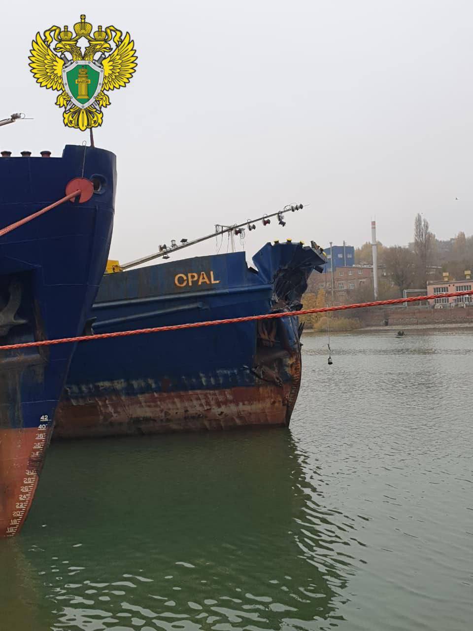 Два судна столкнулись в акватории Дона в Ростове Два судна столкнулись в акватории Дона в Ростове