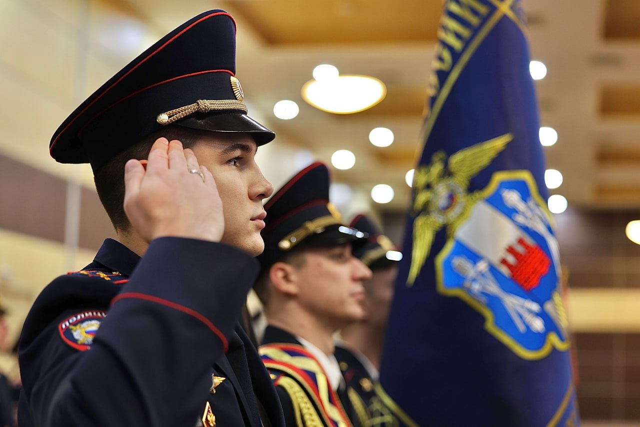 В преддверии 10 ноября начальник донского главка МВД наградил отличившихся сотрудников В преддверии 10 ноября начальник донского главка МВД наградил отличившихся сотрудников