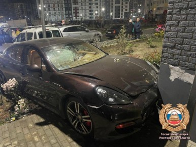      Porsche Panamera      LADA Largus,      