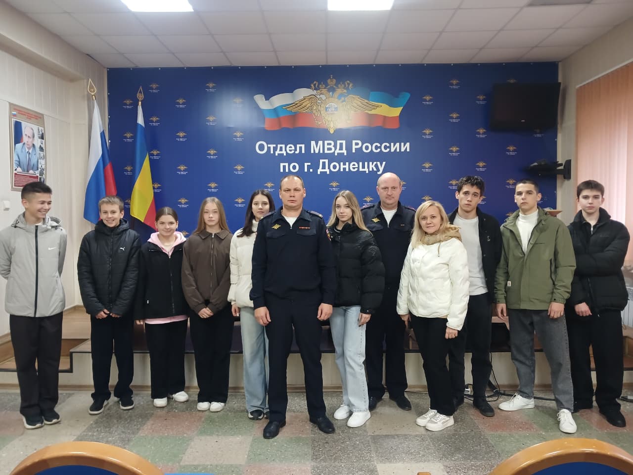 Донецкие полицейские провели экскурсию для школьников